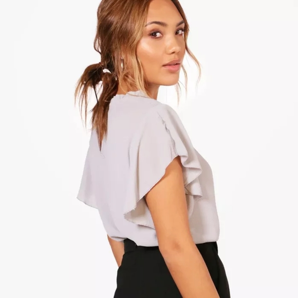 NWOT Boohoo Woven Frill Sleeve & Neck Blouse Grey Top - Picture 7 of 7